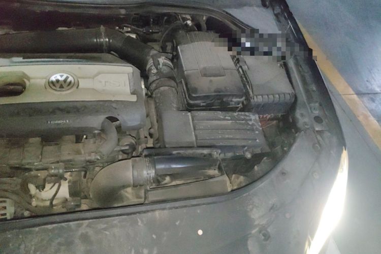 Used Volkswagen Magotan 2013 1.8TSI Luxury Model Engine Bay Left