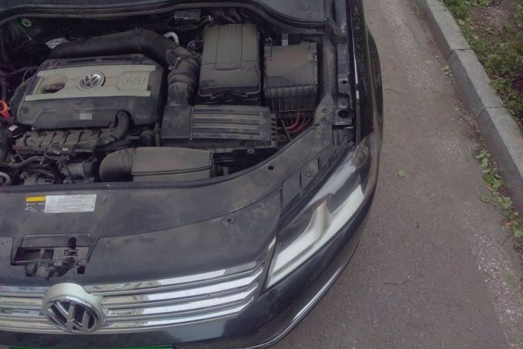 Used Volkswagen Magotan 2013 1.8TSI Premier Model Engine Bay Left