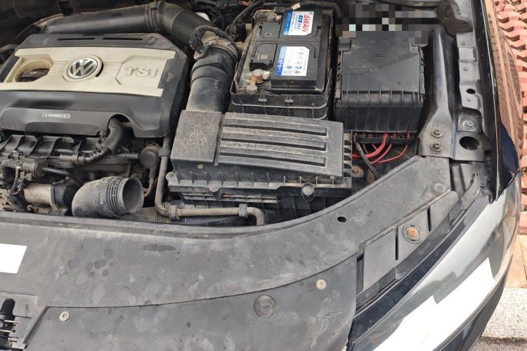 Used Volkswagen Magotan 2013 1.8TSI Comfort Model Engine Bay Left