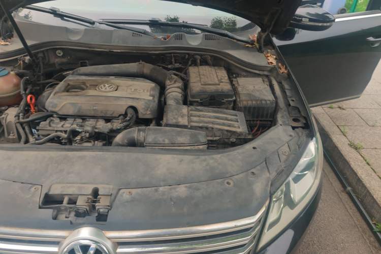 Used Volkswagen Magotan 2013 1.8TSI Luxury Model Engine Bay Left