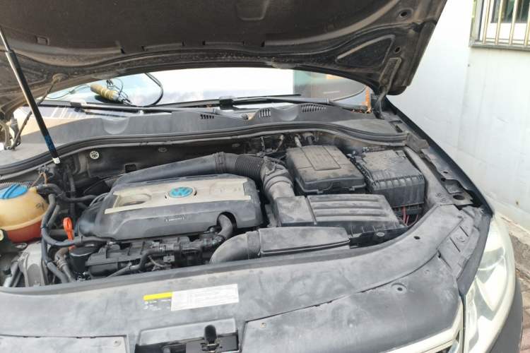 Used Volkswagen Magotan 2013 2.0 TSI Luxury Model Engine Bay Left
