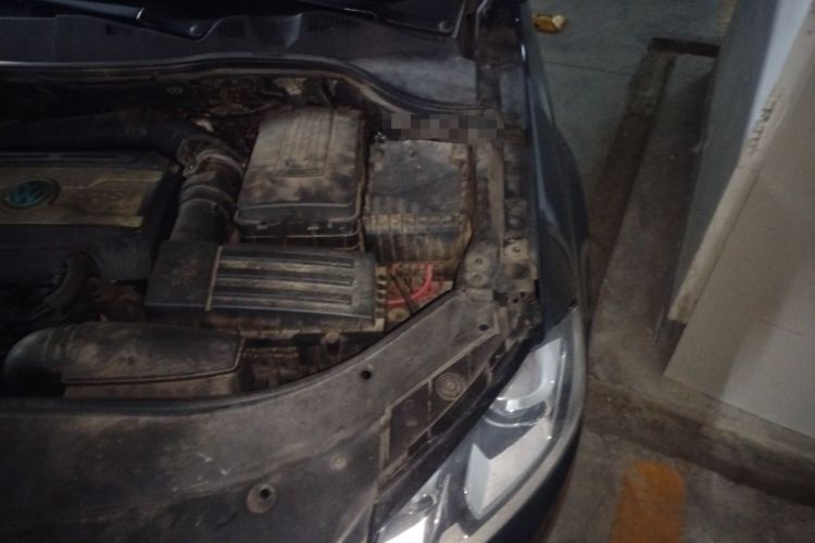 Used Volkswagen Magotan 2013 1.8TSI Luxury Model Engine Bay Left