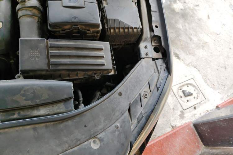 Used Volkswagen Magotan 2013 1.8TSI Premier Model Engine Bay Left