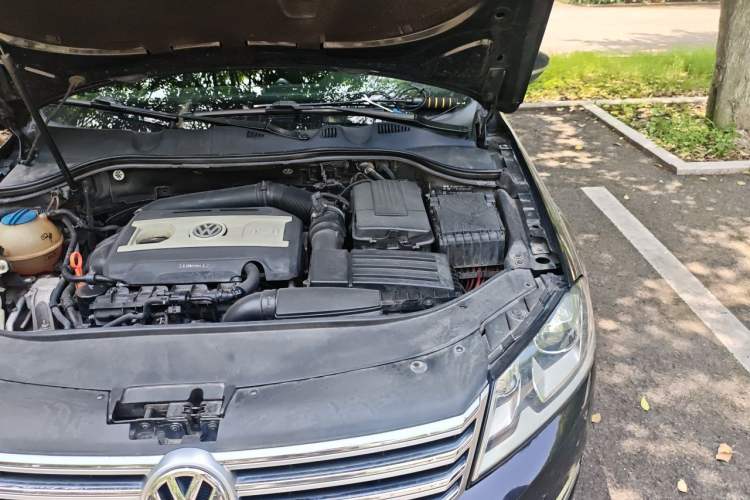 Used Volkswagen Magotan 2013 2.0 TSI Prestige Model Engine Bay Left