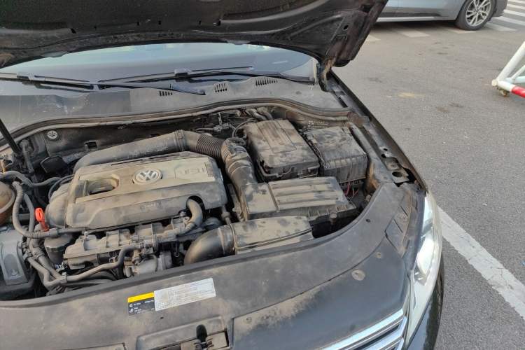 Used Volkswagen Magotan 2013 1.8TSI Luxury Model Engine Bay Left