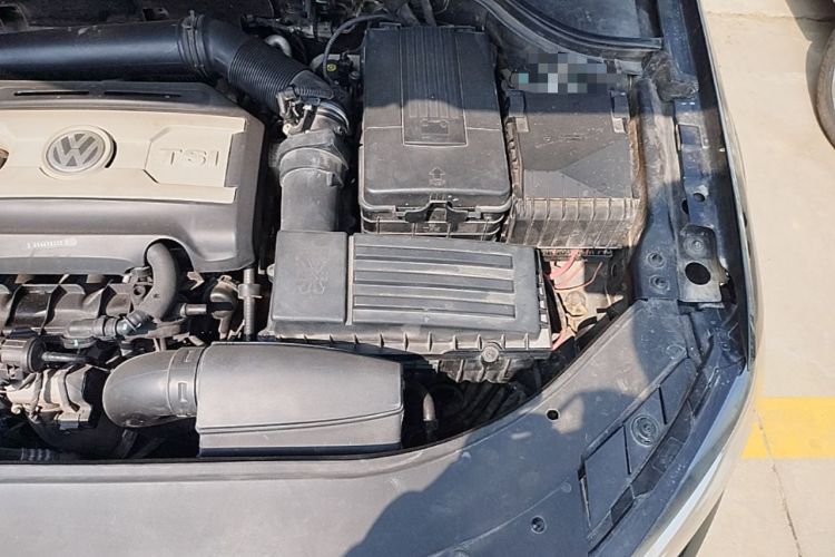 Used Volkswagen Magotan 2013 1.8TSI Premier Model Engine Bay Left