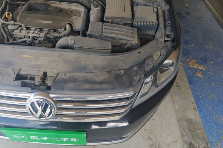 Used Volkswagen Magotan 2013 2.0 TSI Prestige Model Engine Bay Left
