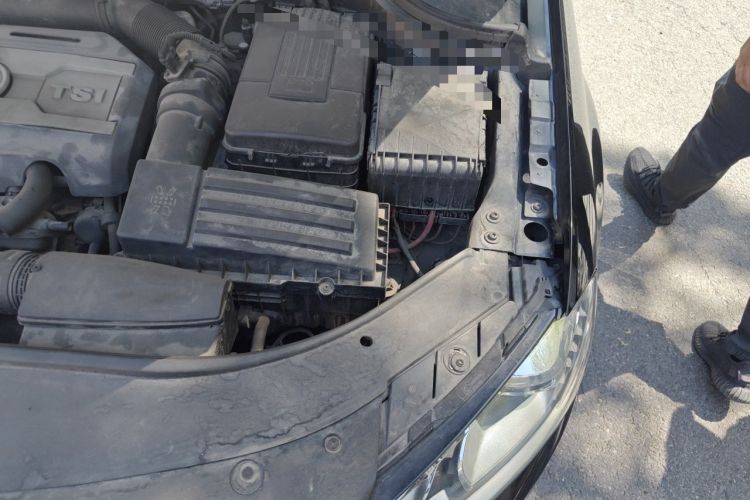 Used Volkswagen Magotan 2013 1.8TSI Luxury Model Engine Bay Left