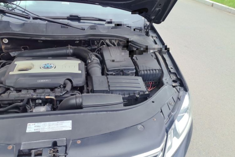 Used Volkswagen Magotan 2013 2.0 TSI Luxury Model Engine Bay Left