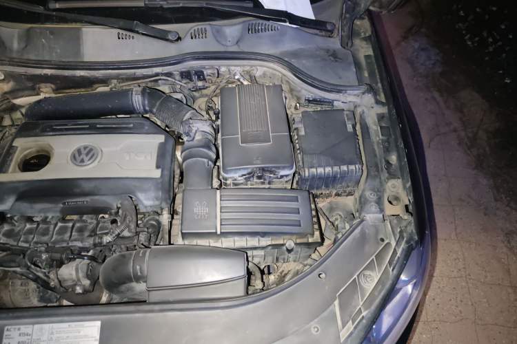 Used Volkswagen Magotan 2013 1.8TSI Luxury Model Engine Bay Left