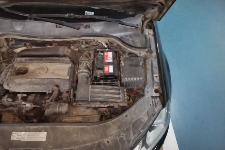 Used Volkswagen Magotan 2013 1.8TSI Luxury Model Engine Bay Left