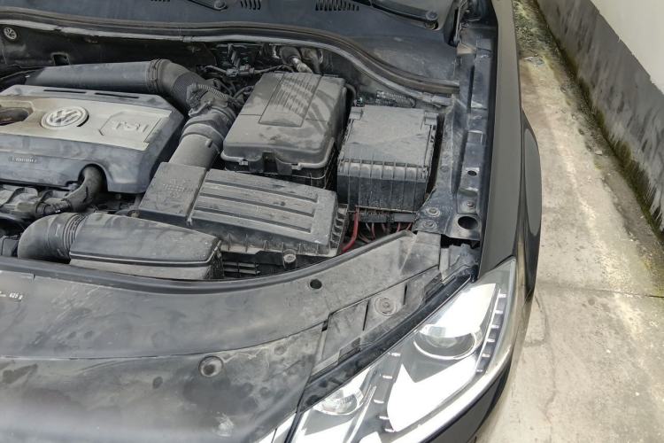 Used Volkswagen Magotan 2013 1.8TSI Luxury Model Engine Bay Left
