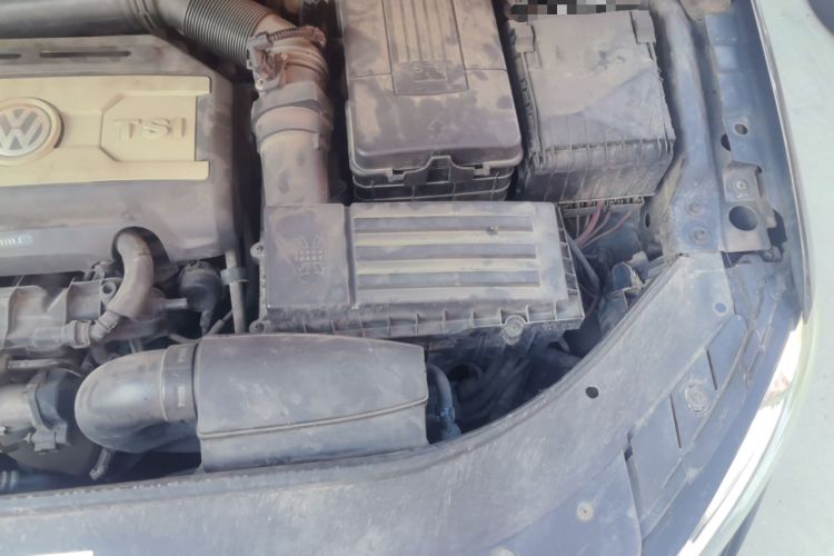 Used Volkswagen Magotan 2013 2.0 TSI Prestige Model Engine Bay Left