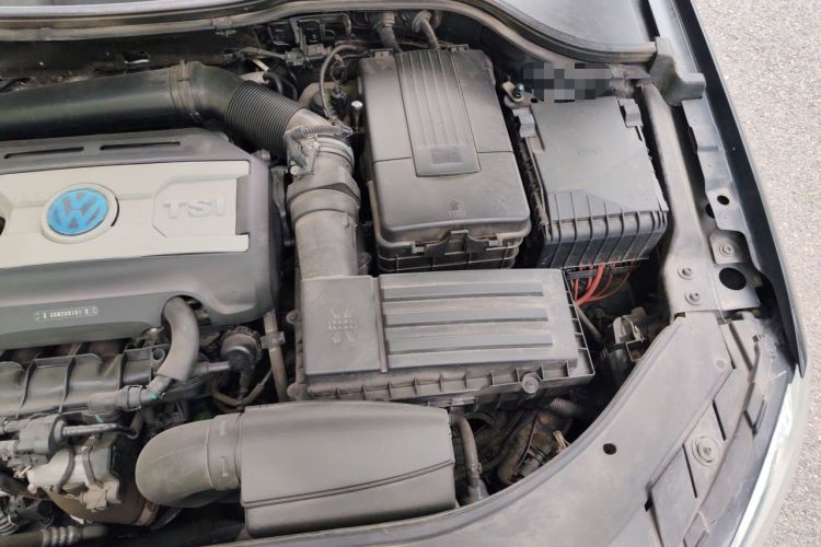 Used Volkswagen Magotan 2013 2.0 TSI Prestige Model Engine Bay Left