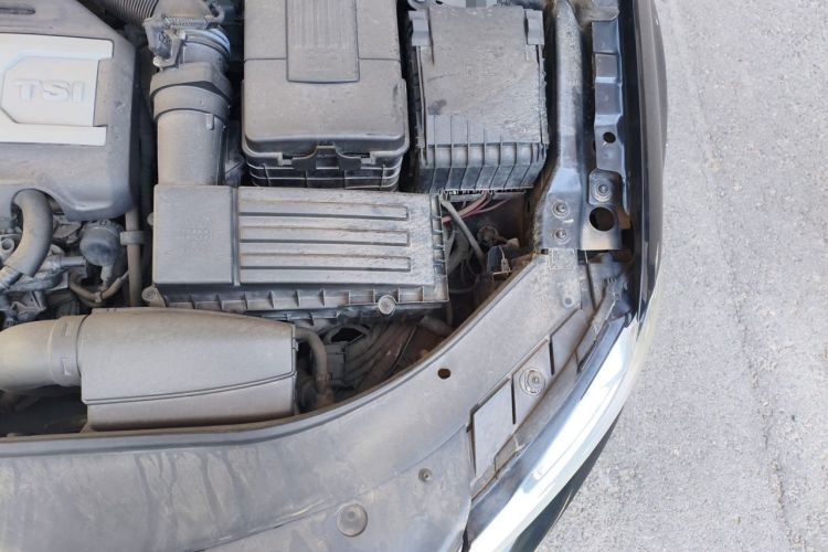 Used Volkswagen Magotan 2013 2.0 TSI Ultimate Model Engine Bay Left
