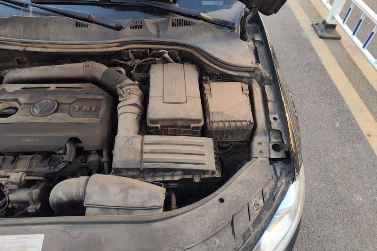Used Volkswagen Magotan 2013 2.0 TSI Prestige Model Engine Bay Left