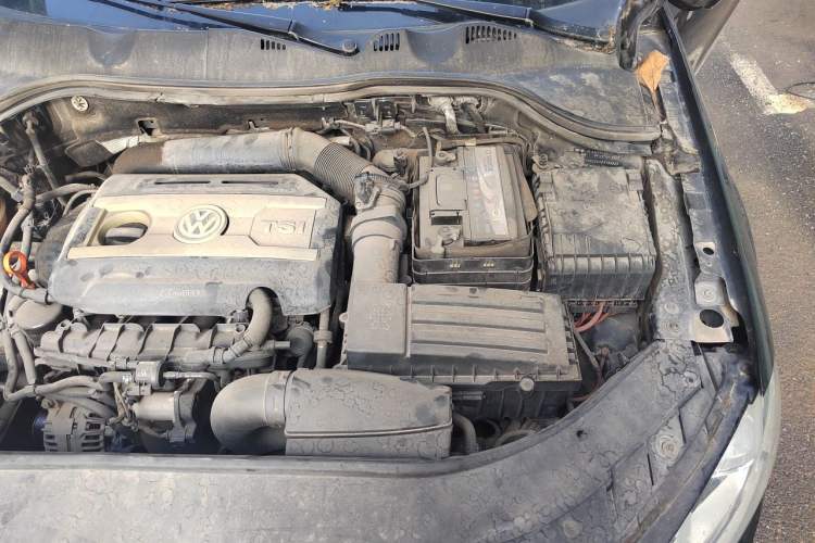 Used Volkswagen Magotan 2013 1.8TSI Luxury Model Engine Bay Left