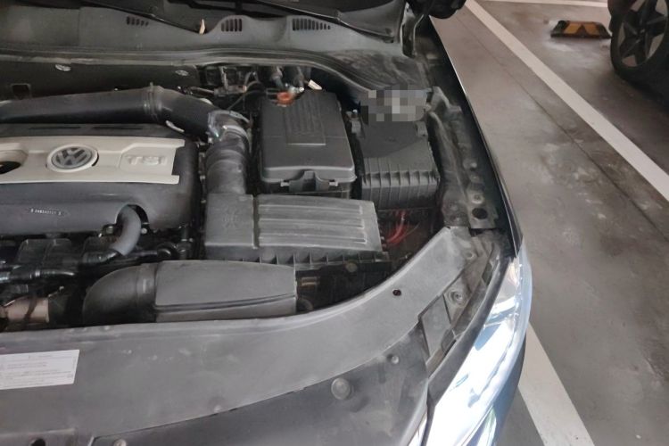 Used Volkswagen Magotan 2013 2.0 TSI Prestige Model Engine Bay Left
