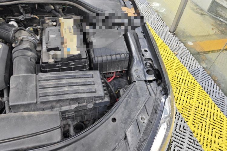 Used Volkswagen Magotan 2013 1.8TSI Luxury Model Engine Bay Left