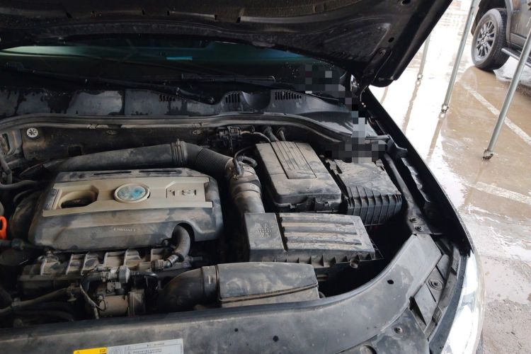 Used Volkswagen Magotan 2013 2.0 TSI Luxury Model Engine Bay Left