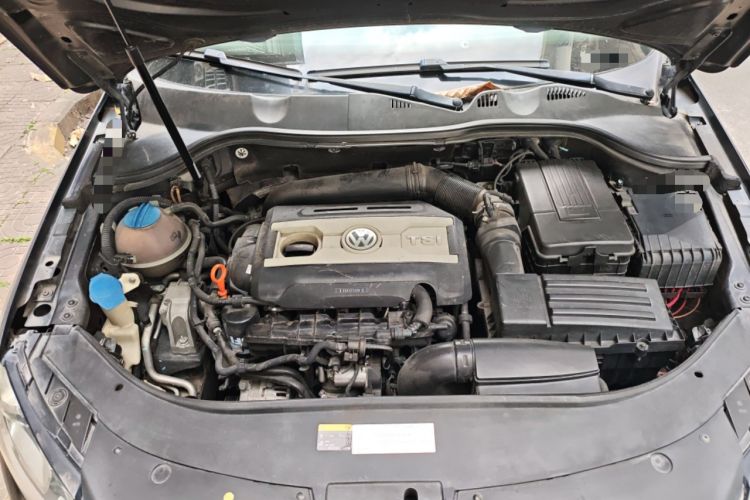 Used Volkswagen Magotan 2013 1.8TSI Luxury Model Engine Bay