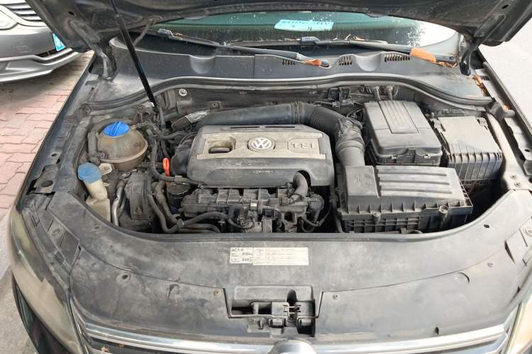Used Volkswagen Magotan 2013 1.8TSI Luxury Model Engine Bay
