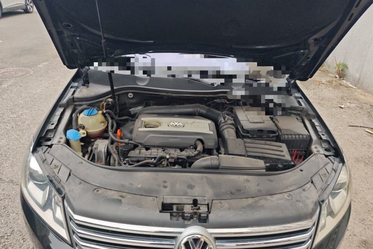 Used Volkswagen Magotan 2013 1.8TSI Prestige Model Engine Bay