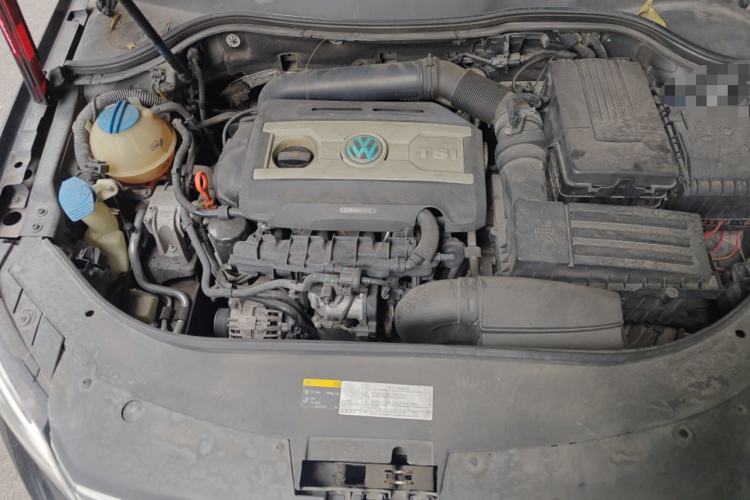 Used Volkswagen Magotan 2013 1.8TSI Luxury Model Engine Bay