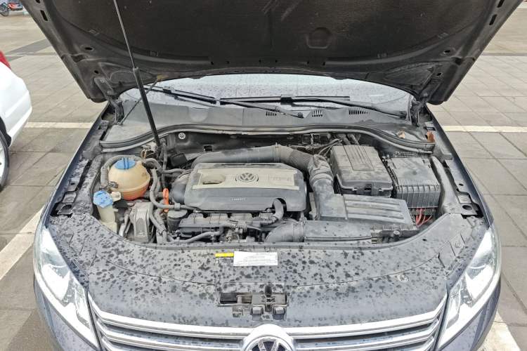 Used Volkswagen Magotan 2013 1.8TSI Luxury Model Engine Bay
