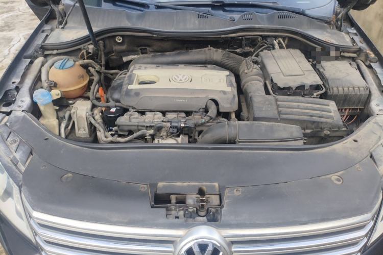 Used Volkswagen Magotan 2013 1.8TSI Luxury Model Engine Bay