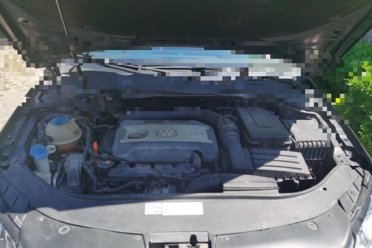 Used Volkswagen Magotan 2013 1.8TSI Prestige Model Engine Bay