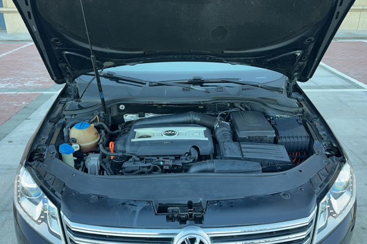 Used Volkswagen Magotan 2013 1.8TSI Luxury Model Engine Bay
