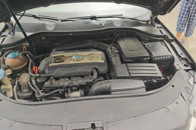 Used Volkswagen Magotan 2013 2.0 TSI Luxury Model Engine Bay