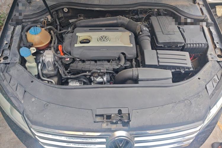 Used Volkswagen Magotan 2013 1.8TSI Premier Model Engine Bay