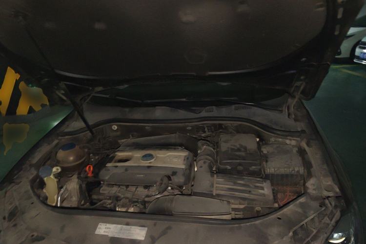 Used Volkswagen Magotan 2013 1.8TSI Luxury Model Engine Bay