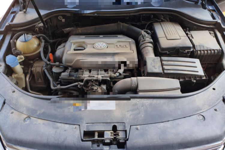 Used Volkswagen Magotan 2013 2.0 TSI Prestige Model Engine Bay