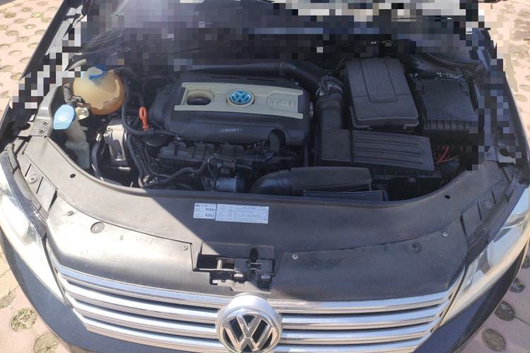 Used Volkswagen Magotan 2013 1.8TSI Luxury Model Engine Bay
