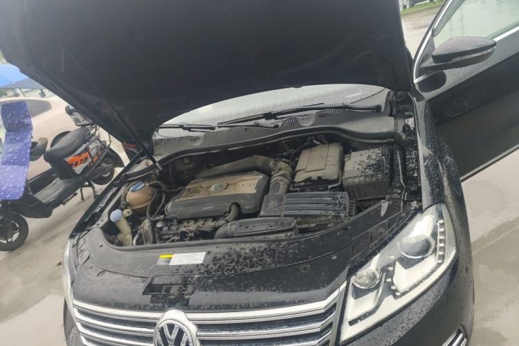 Used Volkswagen Magotan 2013 1.8TSI Prestige Model Engine Bay