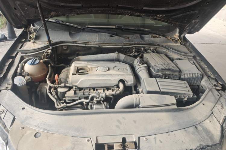 Used Volkswagen Magotan 2013 1.8TSI Premier Model Engine Bay