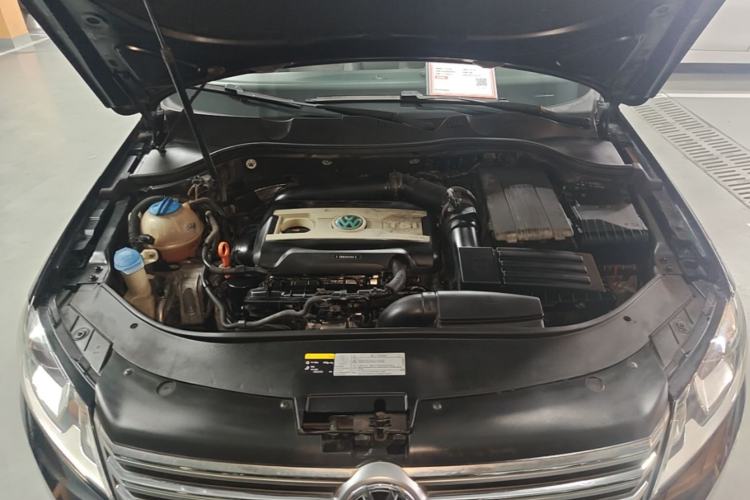 Used Volkswagen Magotan 2013 2.0 TSI Prestige Model Engine Bay