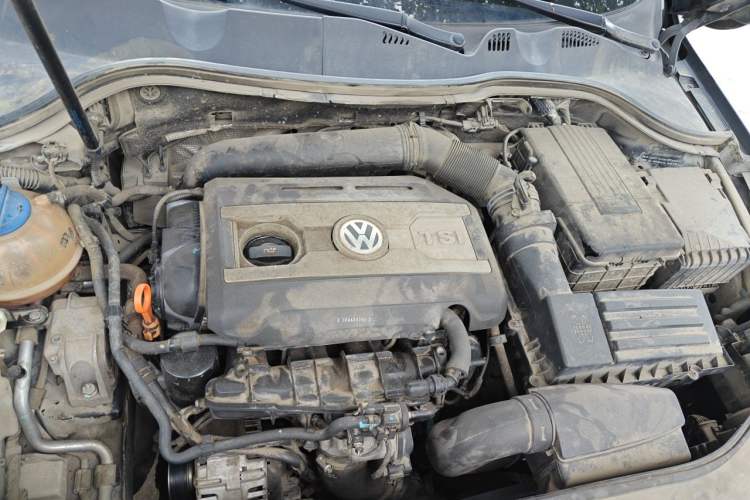 Used Volkswagen Magotan 2013 1.8TSI Luxury Model Engine Bay
