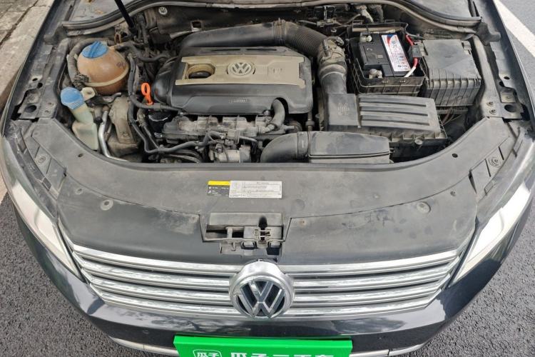 Used Volkswagen Magotan 2013 1.8TSI Premier Model Engine Bay