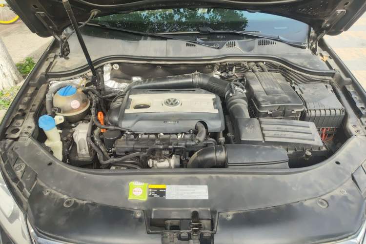 Used Volkswagen Magotan 2013 2.0 TSI Ultimate Model Engine Bay