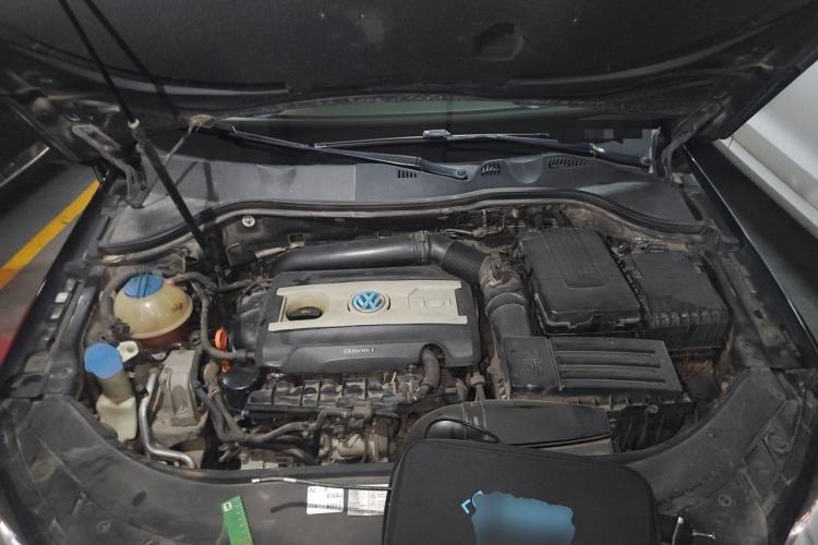 Used Volkswagen Magotan 2013 1.8TSI Premier Model Engine Bay