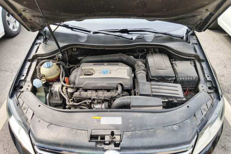 Used Volkswagen Magotan 2013 1.8TSI Comfort Model Engine Bay