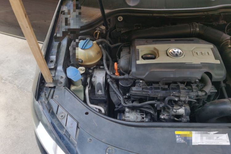Used Volkswagen Magotan 2013 1.8TSI Premier Model Engine Bay Right