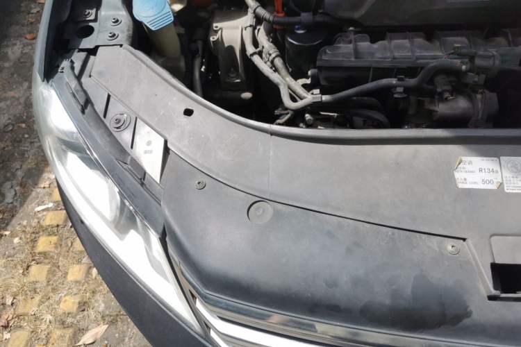 Used Volkswagen Magotan 2013 1.8TSI Luxury Model Engine Bay Right