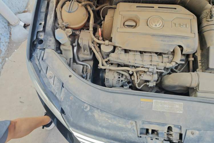 Used Volkswagen Magotan 2013 1.8TSI Premier Model Engine Bay Right