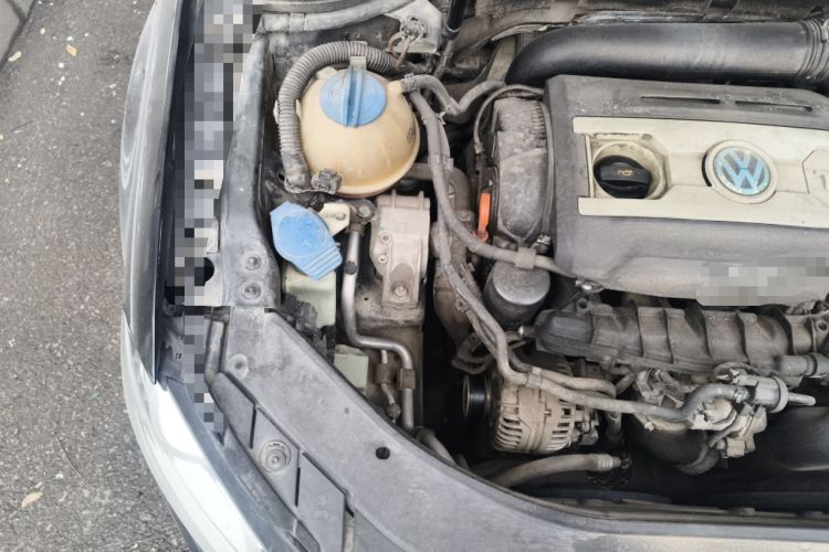 Used Volkswagen Magotan 2013 1.8TSI Luxury Model Engine Bay Right