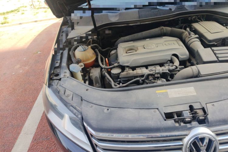 Used Volkswagen Magotan 2013 1.8TSI Premier Model Engine Bay Right